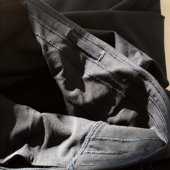 Lululemon Mesh 25” High-Rise Leggings - Picture 5 of 5